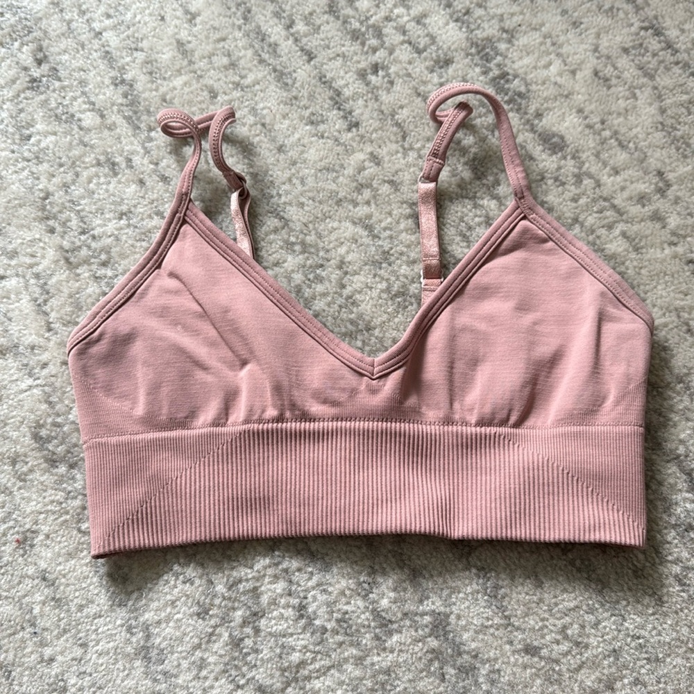 LULULEMON Sports Bra - pink